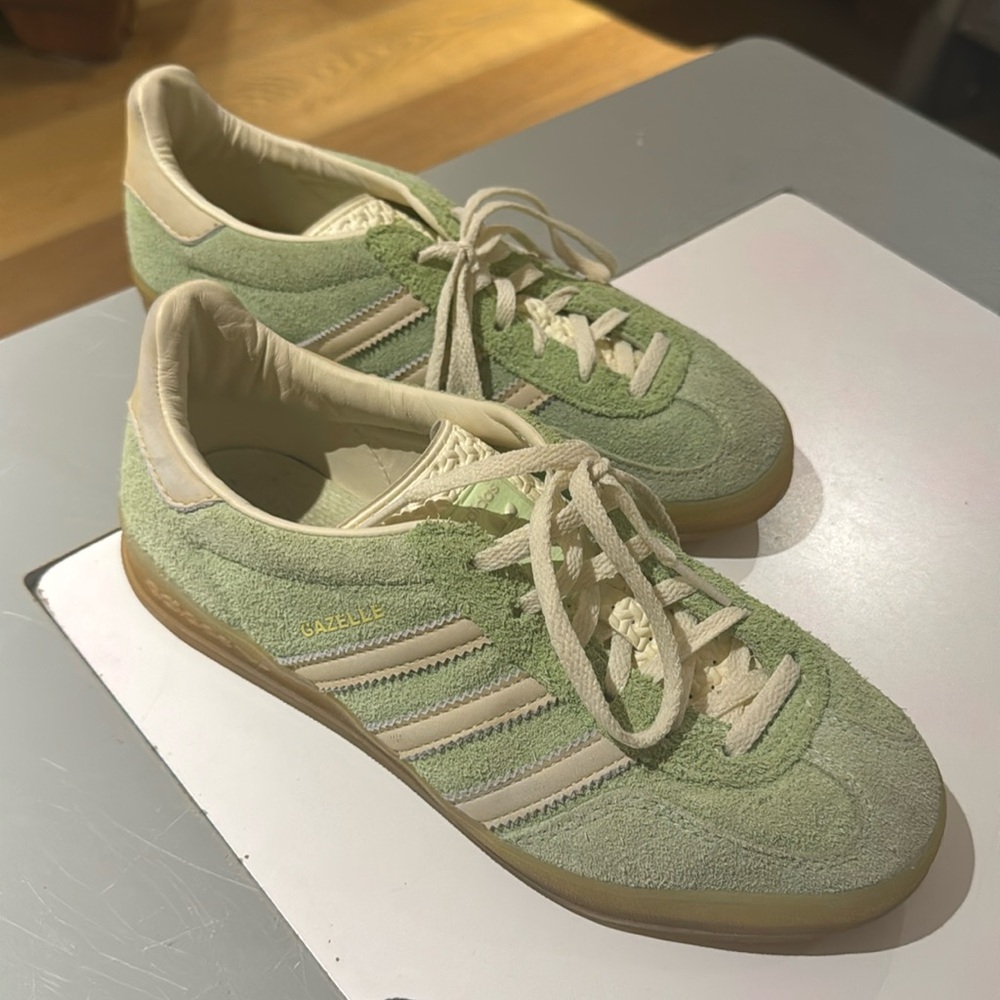Adidas Gazelle - like new! sold out Gazelle Green spark / Almost yellow